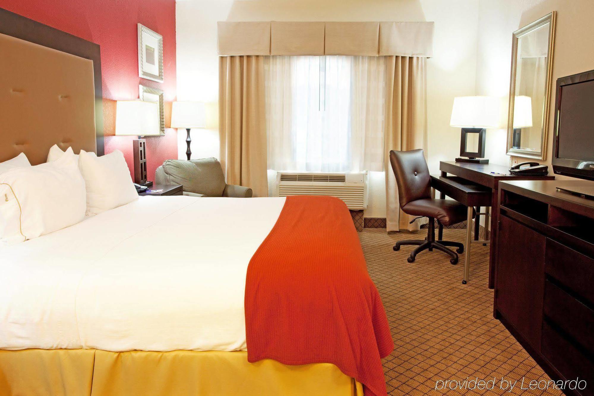 Holiday Inn Express & Suites Lafayette South By Ihg Номер фото
